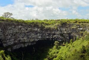 luxury crusies galapagos land based 5 days twin craters