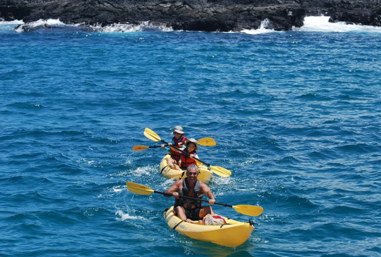 luxury cruise galapagos anahi catamaran tourists