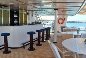 luxury crusies galapagos anahi catamaran rest