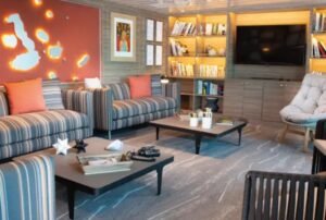 luxury crusies galapagos la pinta yacht social